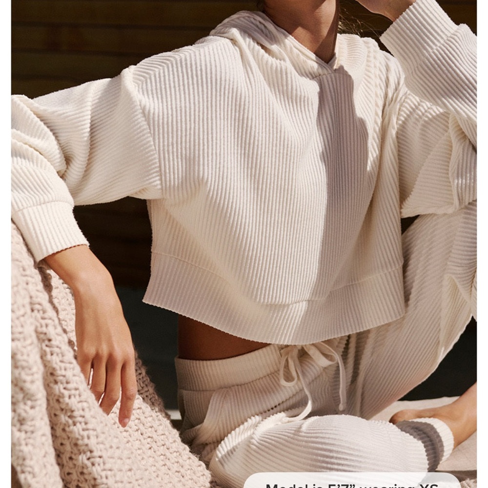 ALO Yoga Cream Ribbed Cropped Hoodie